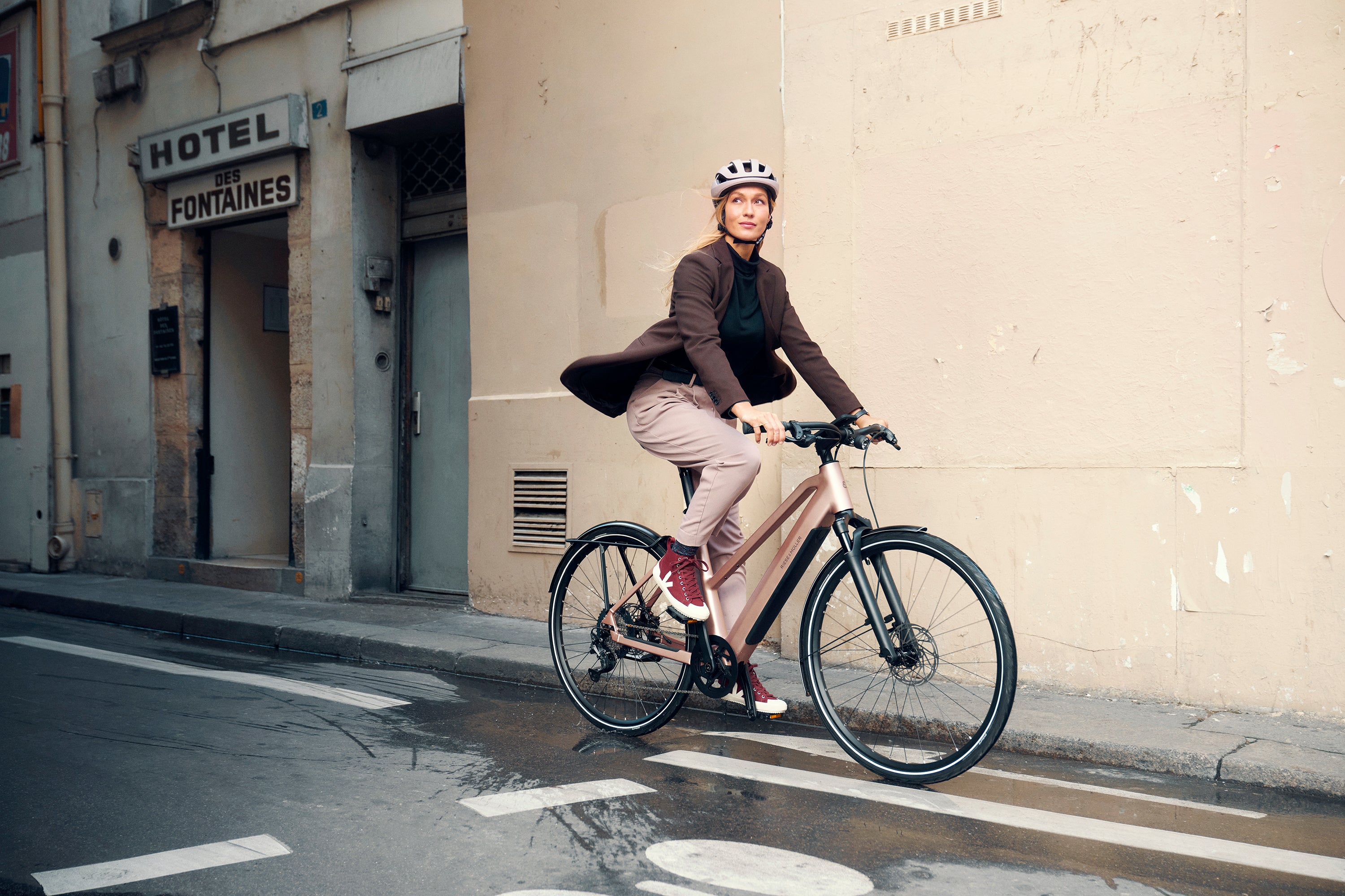 Transports : On a testé le vélo électrique pliant « le plus léger au monde  » - Le Parisien