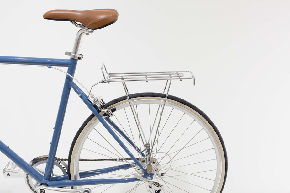 Velo de route avec porte imapacted bagage